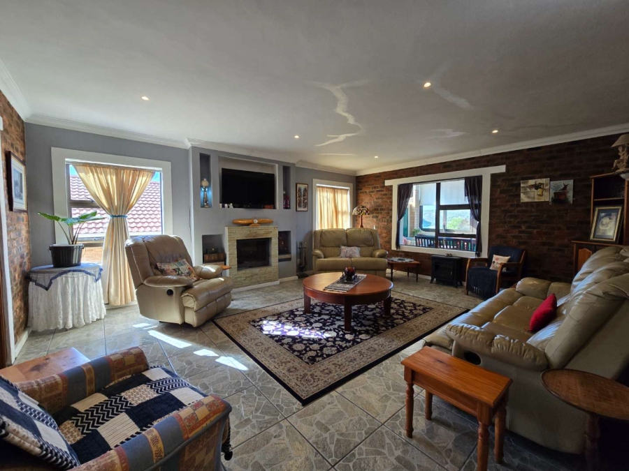 4 Bedroom Property for Sale in Stilbaai Wes Western Cape